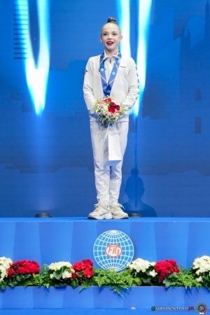 podium clubs sfe02614 copia simone ferraro ph